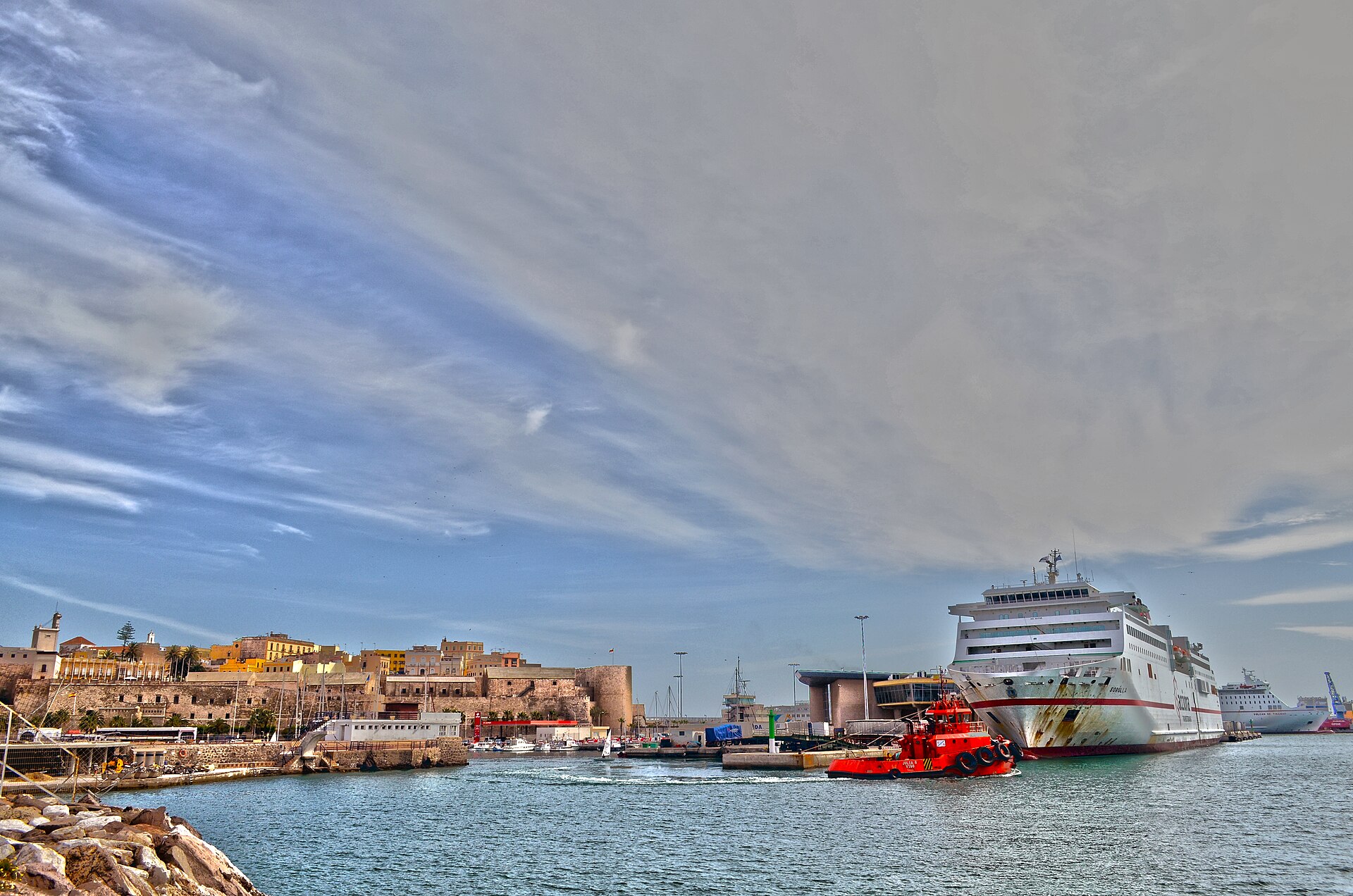 Melilla la Vieja y el puerto de Melilla