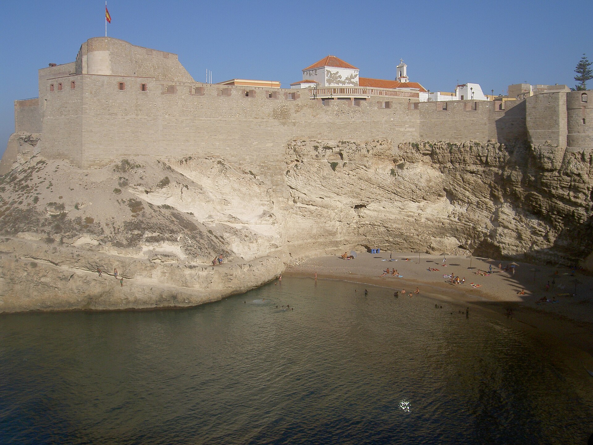 Melilla la Vieja: murallas sobre la ensenada de los Galápagos